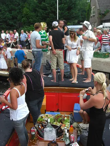 Vrijgezellenfeest – luxe sloep 12 personen Loosdrecht