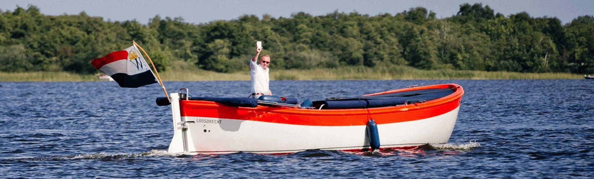 Sloep huren Loosdrecht – privé rondvaart bij zonsondergang op de Loosdrechtse Plassen